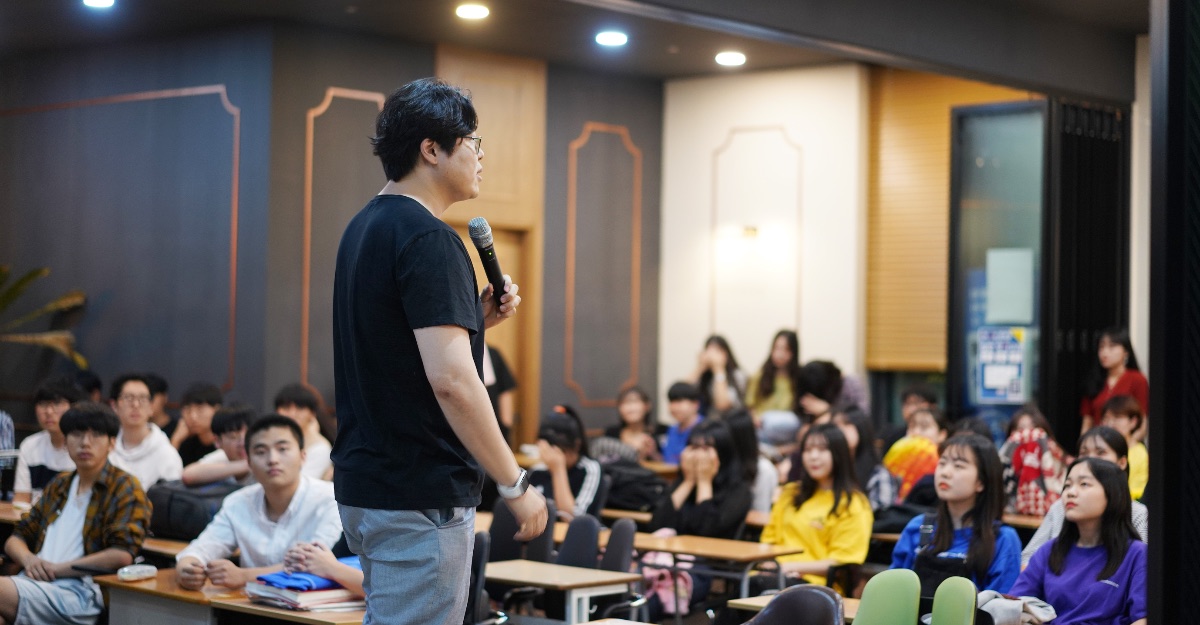 정율사관학원에서 진행한 부천 지역 고입·대입 설명회 모습