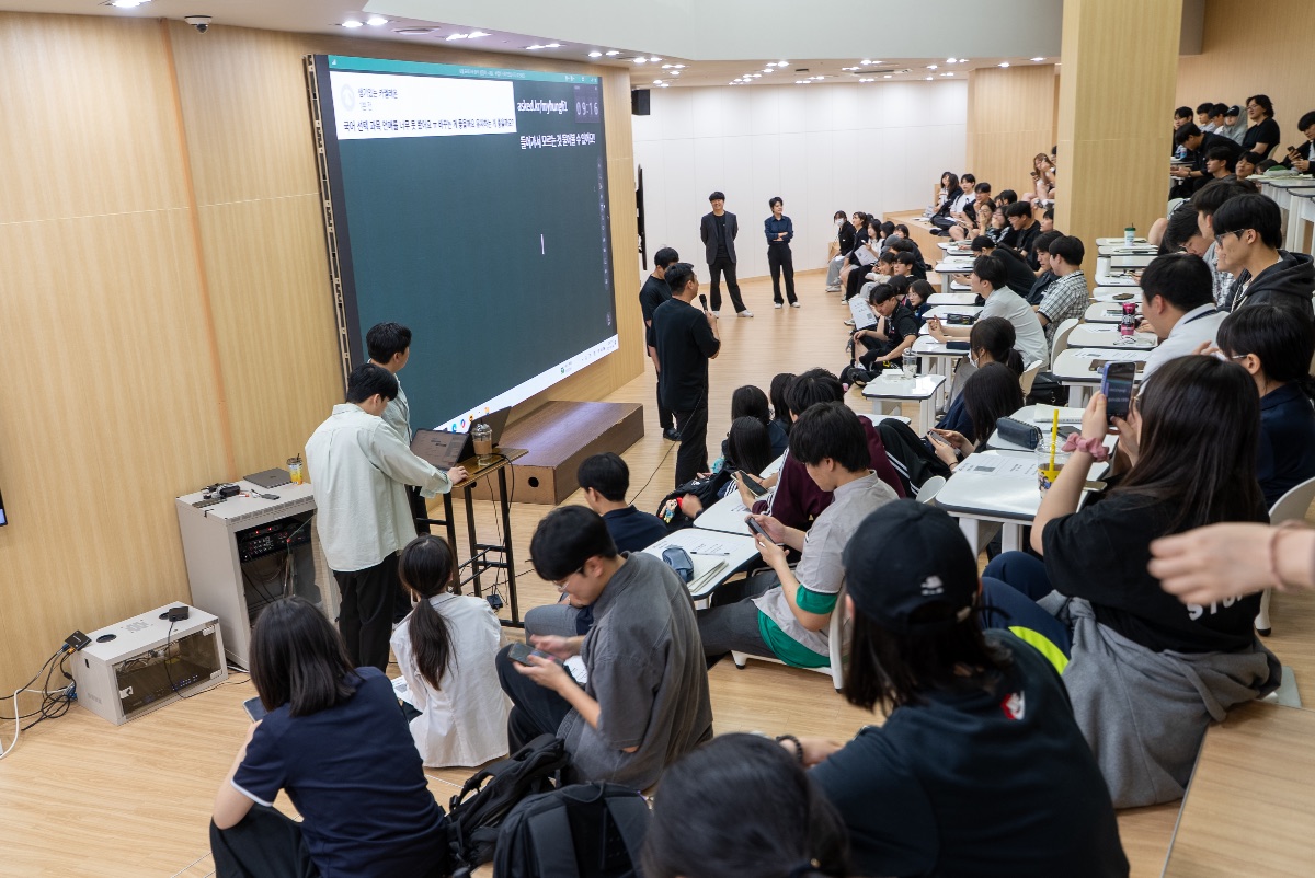 부천 정율사관학원서 열린 부천 및 인천 고입 및 대입 설명회 모습